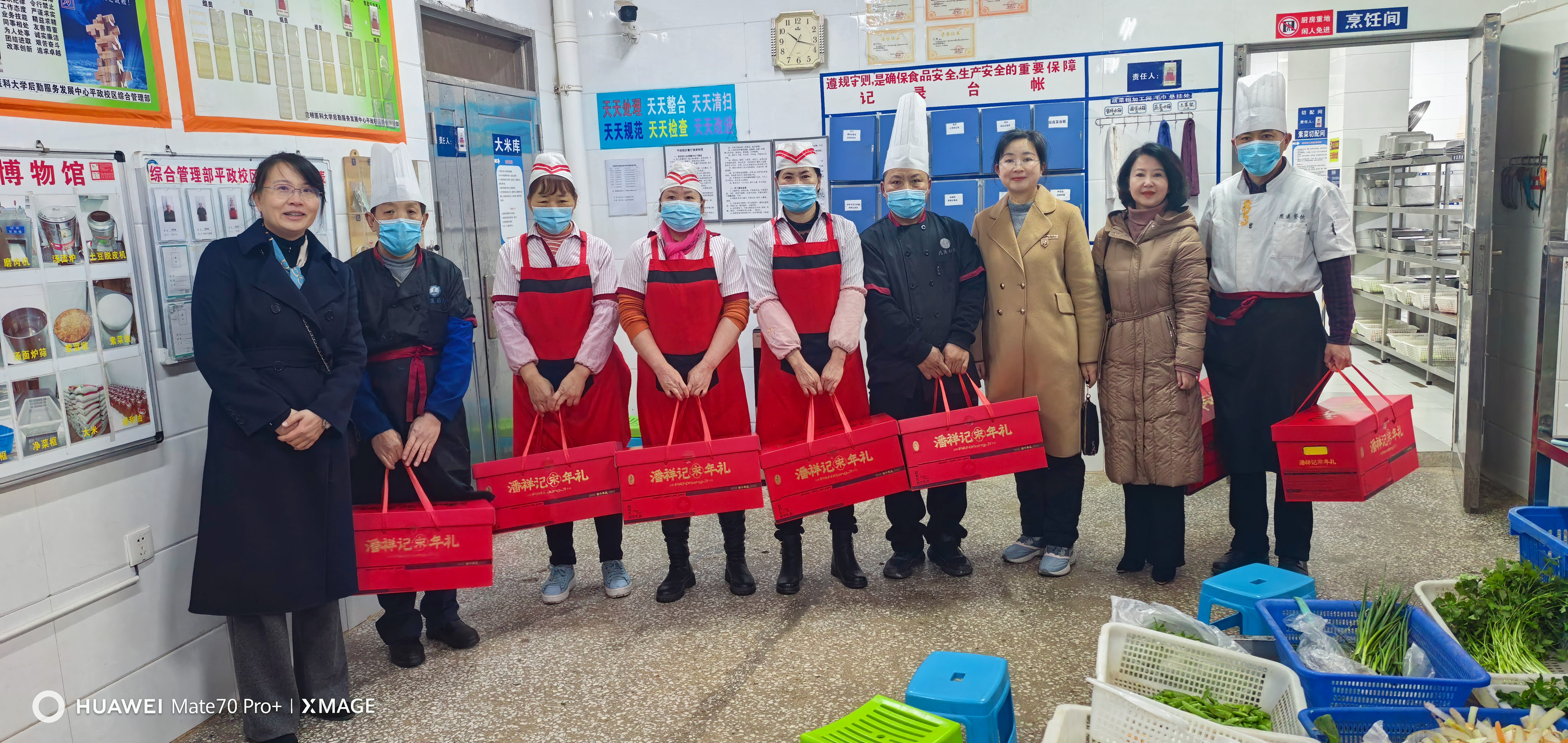 奚春睿副校長到平政校區(qū)開展春節(jié)走訪慰問